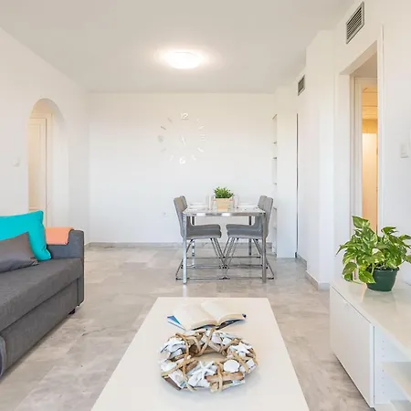 Elviria Pool And Apartment